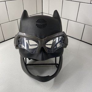 2017 DC Comics Batman Talking Voice Changer Mask with Lights and Sounds
